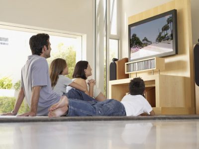 Hình minh họa từ Watching + TV/movie - Xem TV/phim